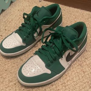Jordan 1 Low Pine Green - M 7.5 / W 9